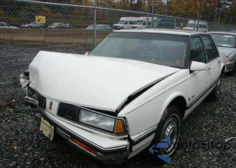 1989 Oldsmobile Delta 88 z USA, uszkodzony, nr VIN 1G3HY54C3KW383090